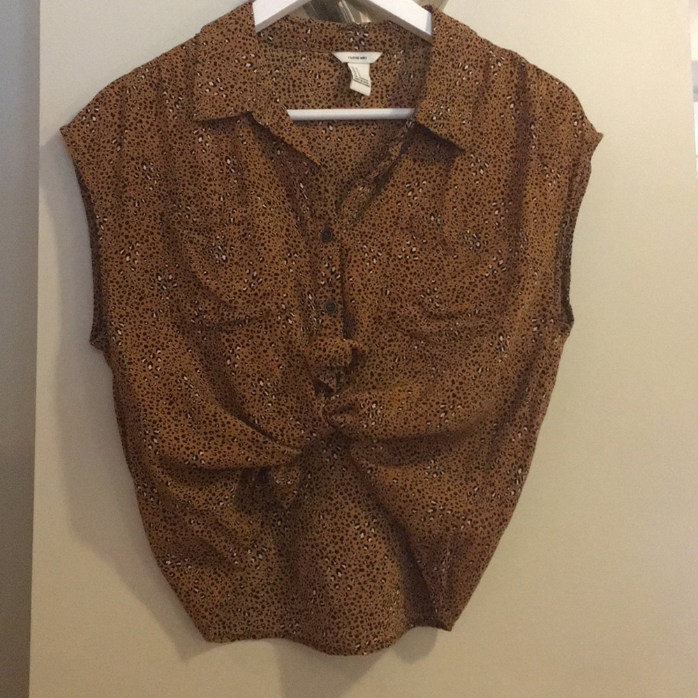 Leopard print muscle style crop top